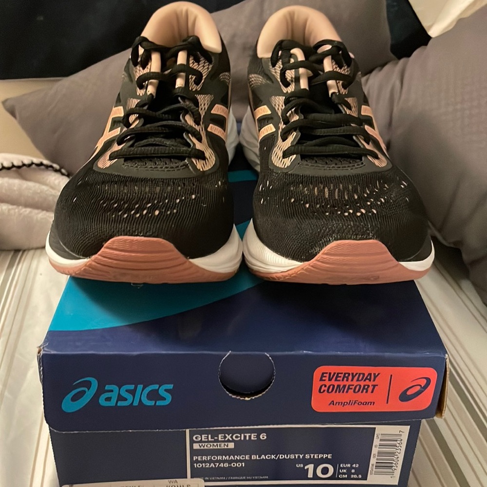 ASIC Sneakers! Excellent Condition!